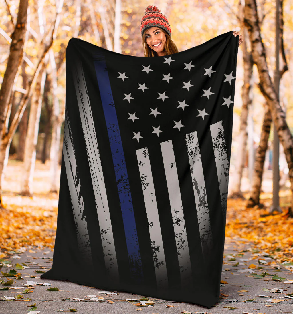 Distressed American Flag Blanket - Image 4